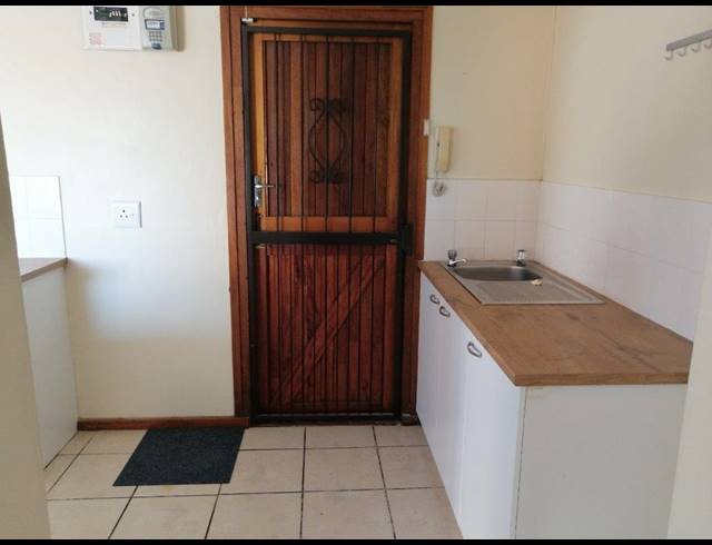 3 BEDROOM TOWNHOUSE RENTED IN HUMEWOOD